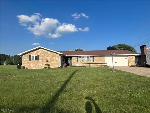 221 21st St SE, New Philadelphia, OH 44663