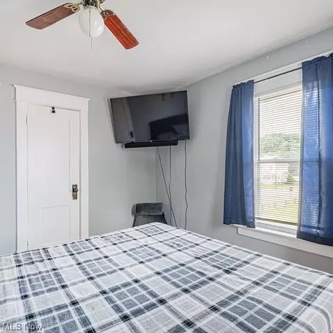 622 Garfield St, Struthers, OH 44471 photo 17