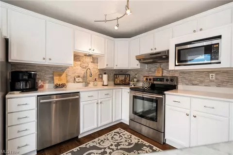 3201 Mariners Island Dr NW #3B, Canton, OH 44708 photo 6