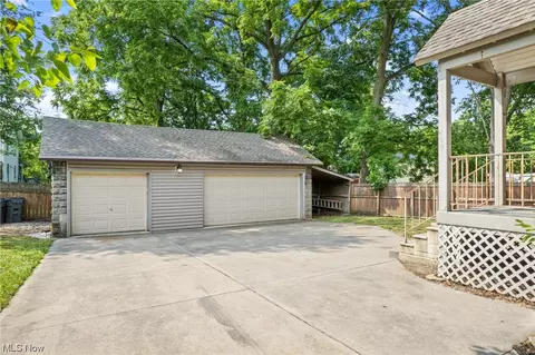 522 2nd St, Elyria, OH 44035 photo 4