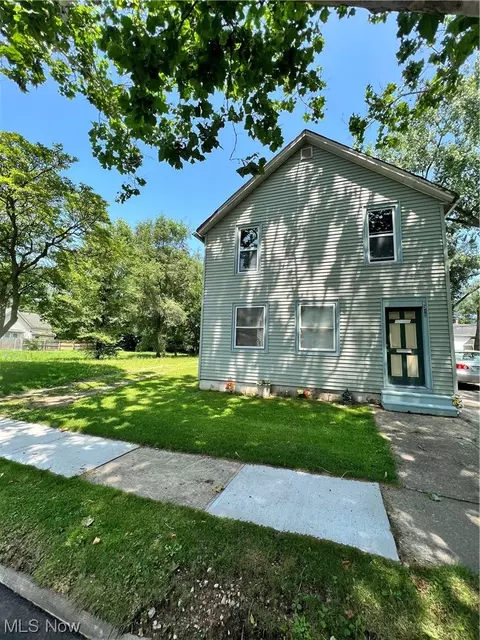 6215 Carpenter Ave, Cleveland, OH 44127
