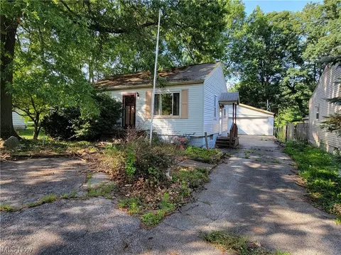3439 Surrey Rd SE, Warren, OH 44484