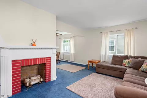 534 3rd St, Elyria, OH 44035 photo 4