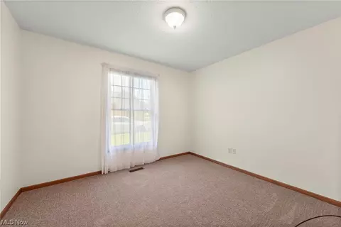 114 Stargate Dr, Elyria, OH 44035 photo 5