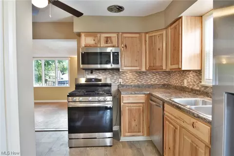 915 Garfield St, Struthers, OH 44471 photo 7