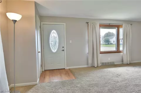 915 Garfield St, Struthers, OH 44471 photo 4