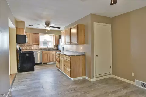 915 Garfield St, Struthers, OH 44471 photo 12