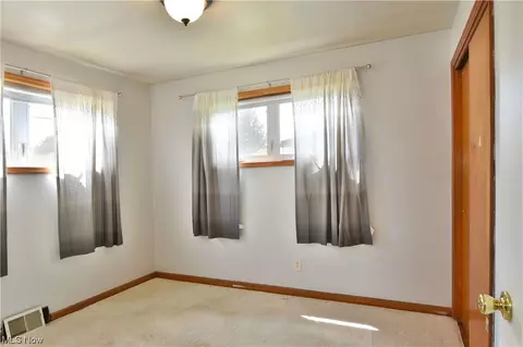 915 Garfield St, Struthers, OH 44471 photo 16
