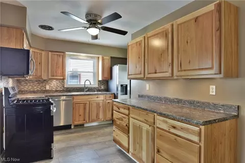 915 Garfield St, Struthers, OH 44471 photo 11