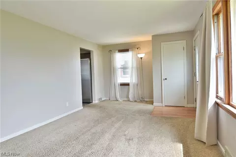 915 Garfield St, Struthers, OH 44471 photo 6
