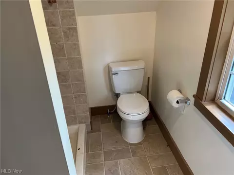 434 E Voris St, Akron, OH 44311 photo 9