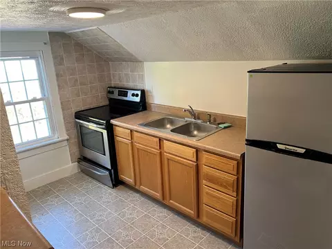 434 E Voris St, Akron, OH 44311 photo 8