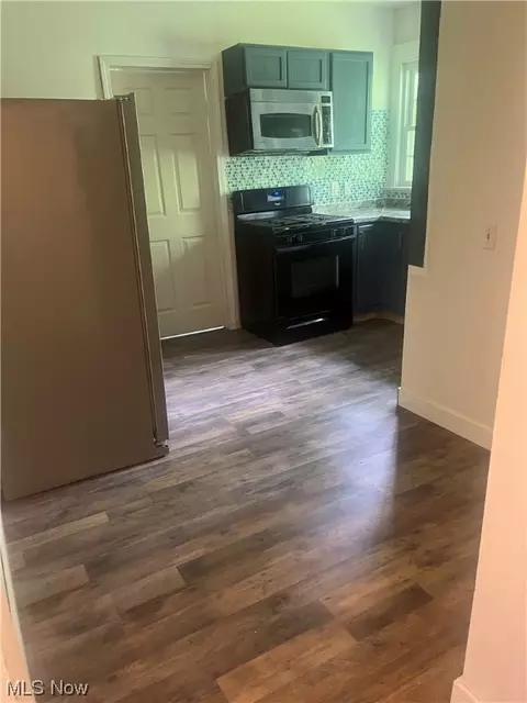 434 E Voris St, Akron, OH 44311 photo 2