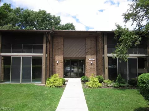 22946 Mastick Rd #202, Fairview Park, OH 44126