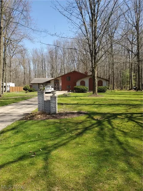 17421 Honeysuckle Ln, Columbia Station, OH 44028