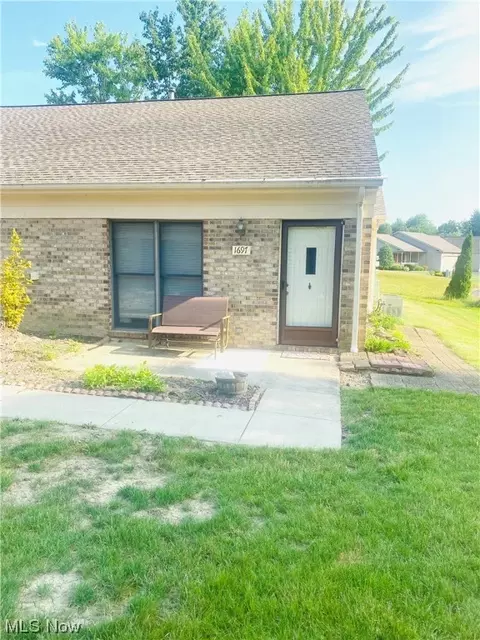 1697 Westhampton Dr, Austintown, OH 44515