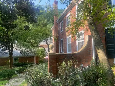 Exterior - 78 Newport Dr, Boardman, OH 44512 photo 2 of 5