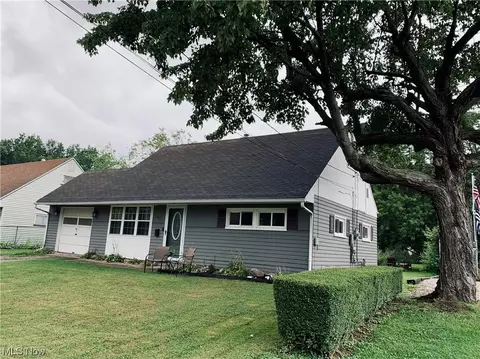 1421 Norwood Dr, Ashtabula, OH 44004 photo 3