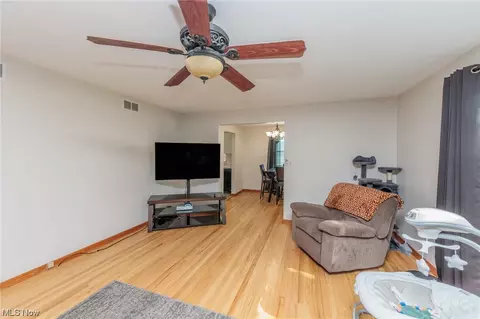 952 N Pasadena Ave, Elyria, OH 44035 photo 6