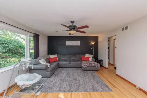 952 N Pasadena Ave, Elyria, OH 44035 photo 3