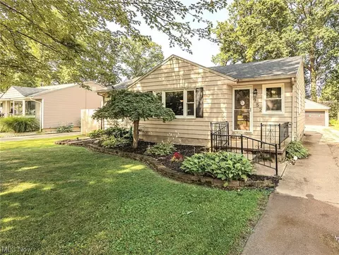 952 N Pasadena Ave, Elyria, OH 44035 photo 2