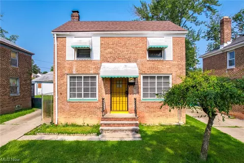 5574 Beechwood Ave, Maple Heights, OH 44137