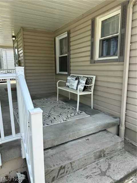 383 Poland Ave, Struthers, OH 44471 photo 2