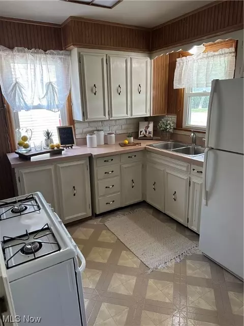 383 Poland Ave, Struthers, OH 44471 photo 9