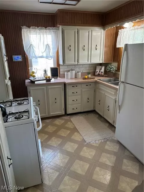383 Poland Ave, Struthers, OH 44471 photo 8