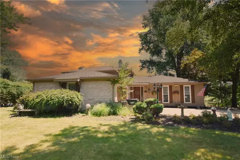 1045 Chelmsford St NW, North Canton, OH 44720