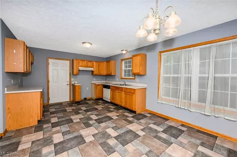 1384 Blake, Akron, OH 44307 photo 8