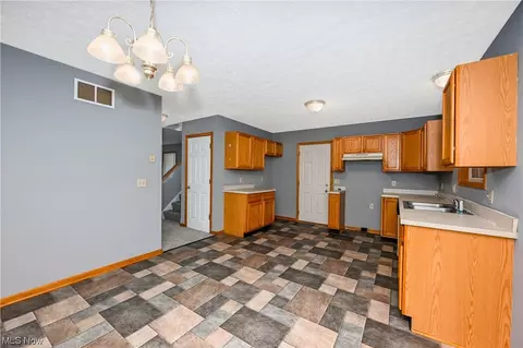 1384 Blake, Akron, OH 44307 photo 6