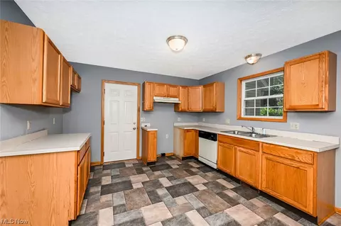 1384 Blake, Akron, OH 44307 photo 7