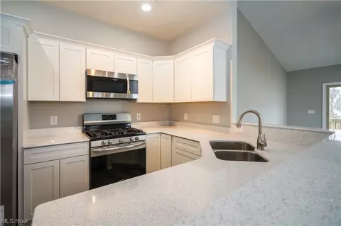242 Devon Path, Medina, OH 44256 photo 4