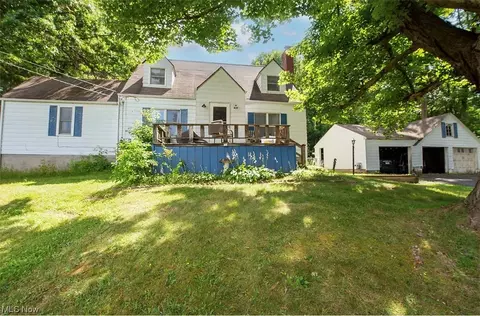 1599 Brookfield Rd, Hubbard, OH 44425