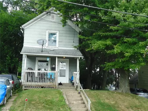 89 Norwood St, Barberton, OH 44203