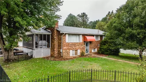 1316 24th St, Vienna, WV 26105