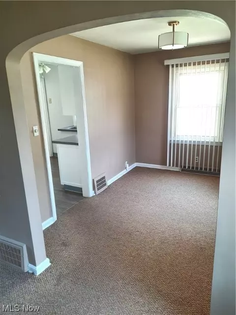 770 E 260th St, Euclid, OH 44132 photo 4