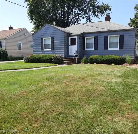 770 E 260th St, Euclid, OH 44132 photo 1