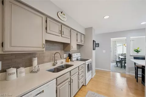 9611 Munich Dr, Parma, OH 44130 photo 7