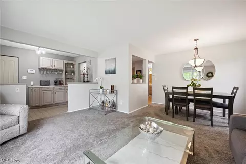 9611 Munich Dr, Parma, OH 44130 photo 4