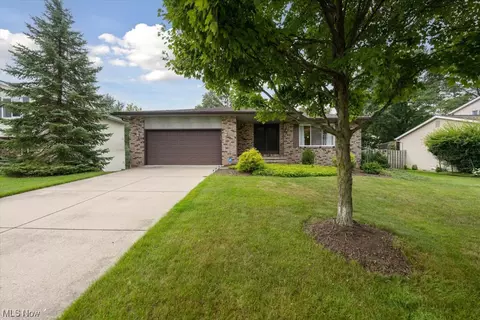 9611 Munich Dr, Parma, OH 44130 photo 1