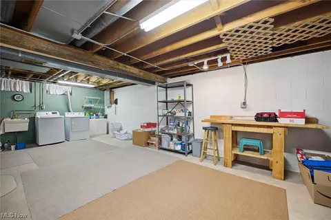 9611 Munich Dr, Parma, OH 44130 photo 24