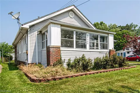 29969 Robert Rd, Wickliffe, OH 44092 photo 2