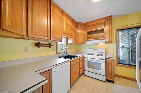 29969 Robert Rd, Wickliffe, OH 44092 photo 5