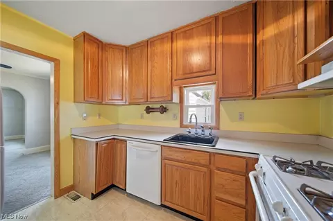 29969 Robert Rd, Wickliffe, OH 44092 photo 4