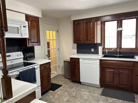 118 Denison Ave, Elyria, OH 44035 photo 10