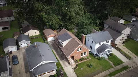 33 Devonshire Dr, Akron, OH 44312 photo 3