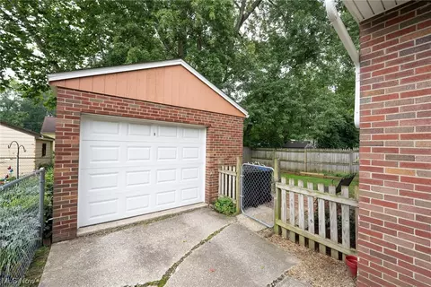 33 Devonshire Dr, Akron, OH 44312 photo 27