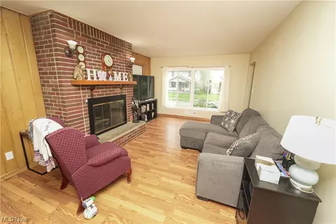 33 Devonshire Dr, Akron, OH 44312 photo 5